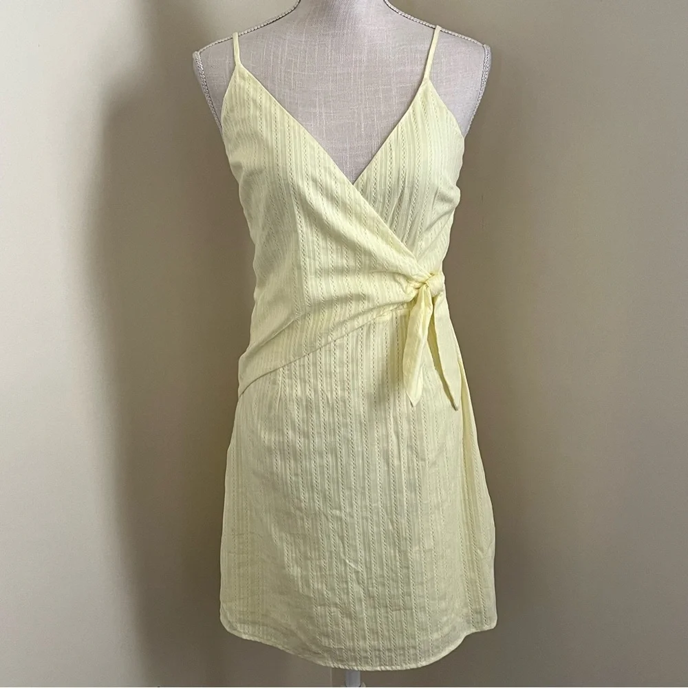 Gianni Bini Wrap Mini Dress. Size Small